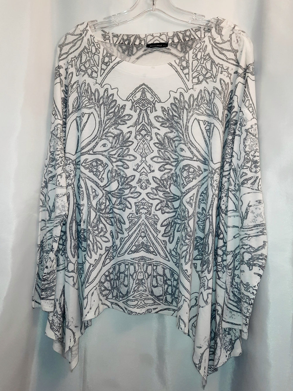 Nally & Millie White & Gray Printed Long-Sleeve Tapered Tunic Women's One Size